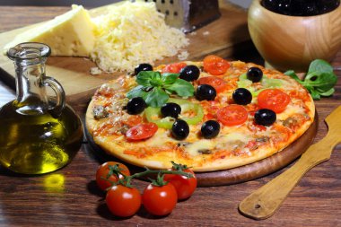 Pizza mantar, zeytin, Bulgar biber, rucola ve t