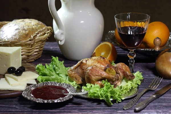 チキン - kornishony と赤ワインのガラス — ストック写真