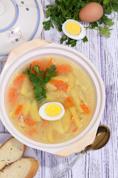 Chicken soup with egg and noodles submitted to a soup tureen — Stock Photo, Image