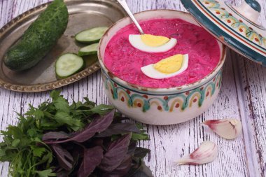 Pancar çorbası - soğuk çorba pancar ve gre ile gönderilmiş yumurta ile