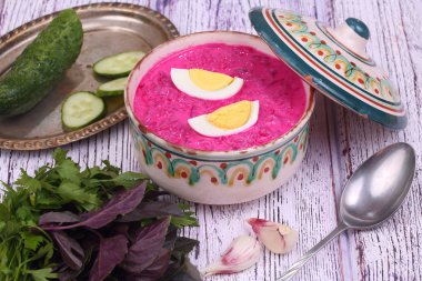 Pancar çorbası - soğuk çorba pancar ve gre ile gönderilmiş yumurta ile