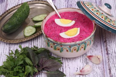Pancar çorbası - soğuk çorba pancar ve gre ile gönderilmiş yumurta ile