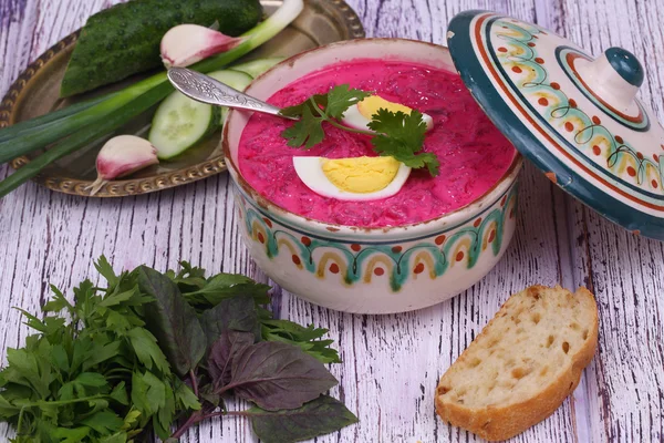 Beetroot soup - cold soup with a beet and egg submitted with par — Stock Photo, Image