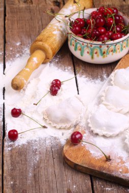 Un, taze kiraz, haddeleme pin - hazırlık vareniki bir f