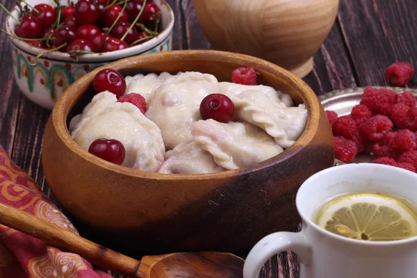 Vareniki con el relleno de las bayas frescas — Foto de Stock