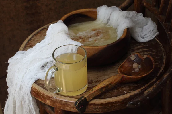 Kvas (kvas) in huis op graan ferment — Stockfoto