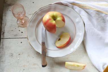 Makarna ve bir çorba kasesi için gönderilmiş sebze çorbası