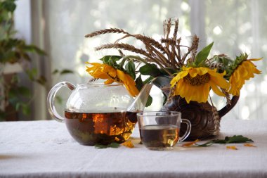 Çay ve ayçiçeği buket
