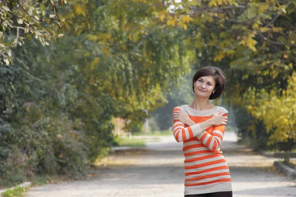 The beautiful girl in park — Stock Photo, Image