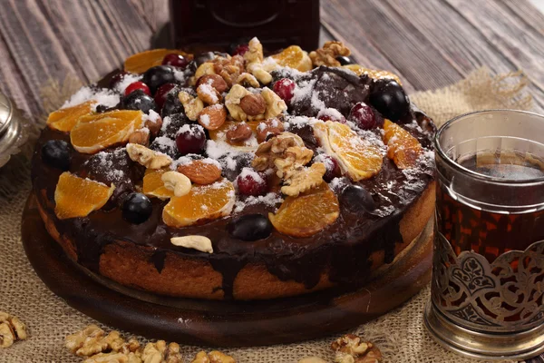 Pie with chocolate glaze and fruit — Stock Photo, Image