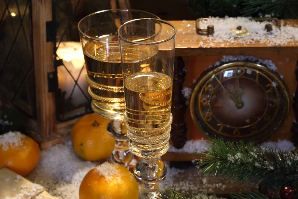 Neujahrsstillleben mit Champagner — Stockfoto