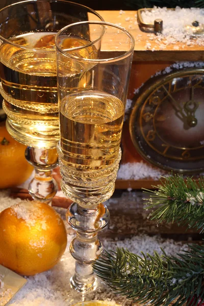 Neujahrsstillleben mit Champagner — Stockfoto