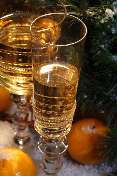 Neujahrsstillleben mit Champagner — Stockfoto