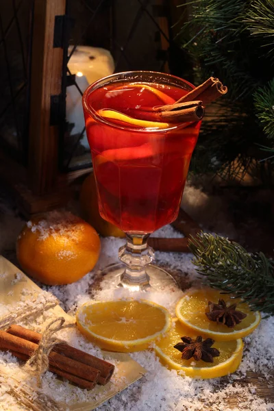 シナモンとオレンジのホットワイン — ストック写真