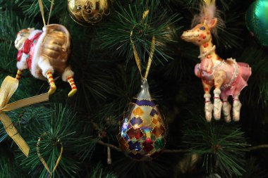 Yılbaşı ağacı süsleri