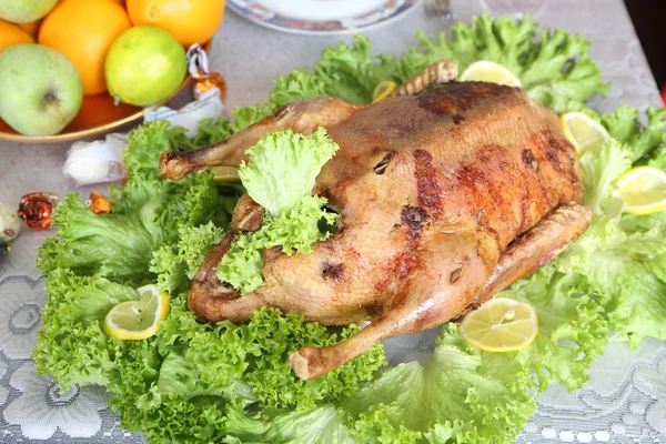 The duck baked in an oven submitted on salad leaves — Stock Photo, Image