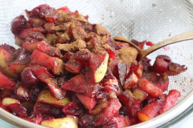 Hazırlanması bir elma-cherry Pie (strudel)