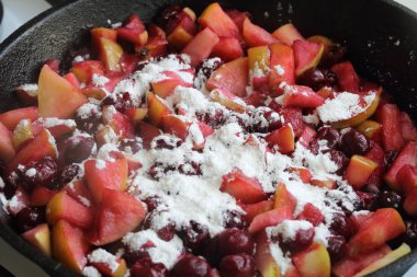 Hazırlanması bir elma-cherry Pie (strudel)