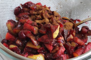 Hazırlanması bir elma-cherry Pie (strudel)