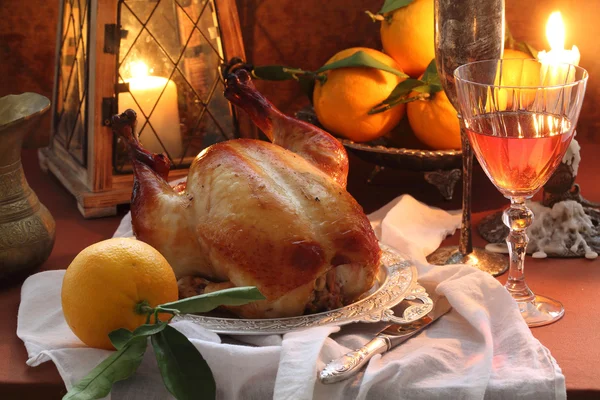 Pollo asado con naranjas y vino tinto — Foto de Stock