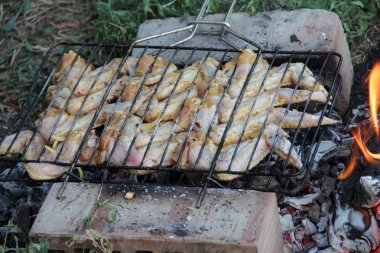 Tavuk kızartma, beyaz bir plat tavuk kızartma