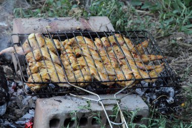Tavuk kızartma, beyaz bir plat tavuk kızartma