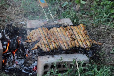 Tavuk kızartma, beyaz bir plat tavuk kızartma