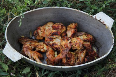 Barbekü tavuk kanatları