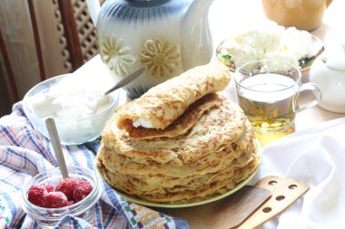  Çay şeffaf Kupası ve krep