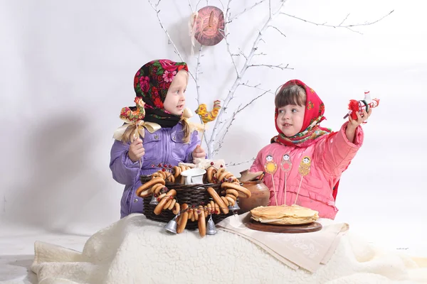 Mädchen feiern die Pfannkuchenwoche — Stockfoto