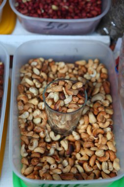 Fried fıstık, kızarmış fıstık bir şeffaf cam