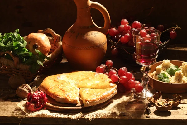 Wine, grapes and pie with a cheese stuffing — Stock Photo, Image