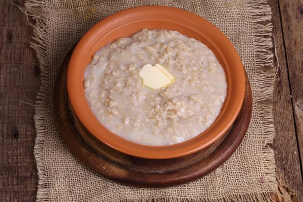 Yulaf lapası, süt, fındık ve elma püresi — Stok fotoğraf