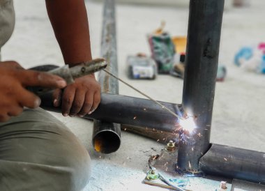 İşçi kaynakları güvenli değil. PPE kullanmayın.