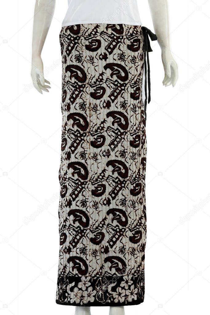 The batik motifs applied to the women's long skirts portray elegance in ethnic clothing