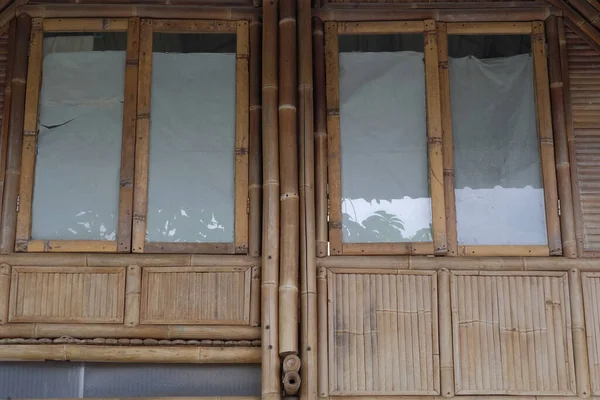 Finestre Vetro Con Cornici Pareti Bambù Edificio Stile Architettonico Ecologico — Foto Stock