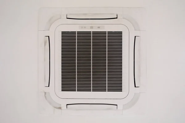Odanın Çatısına Yerleştirilmiş Bir Tasarımla Klima Temiz Zarif Bir Izlenim — Stok fotoğraf