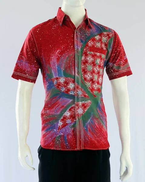 Men\'s short-sleeved shirts with colorful abstract motifs give the impression of being trendy and looking younger. Suitable for semi-informal events, such as birthday celebrations, family gatherings.