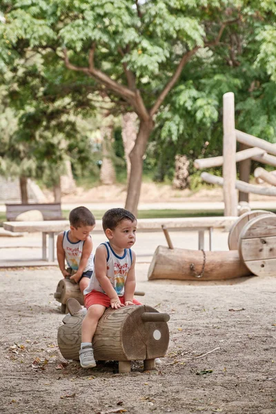 Niños Jugando Parque Con Juguetes Madera — Foto de Stock
