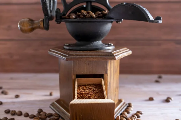 Vintage Ręczna Młynek Kawy Ziaren Kawy — Zdjęcie stockowe