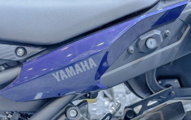 Motosiklet Yamaha Mt 09 üzerinde yazıt uo kapatın