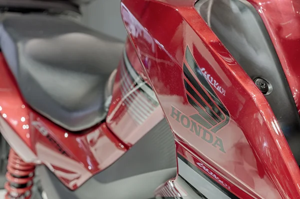 Motosiklet Honda Cb 125f yan görünüm