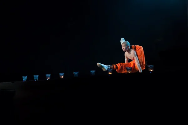 Zeigen die mystischen Kräfte der Shaolin-Mönche aus China — Stockfoto