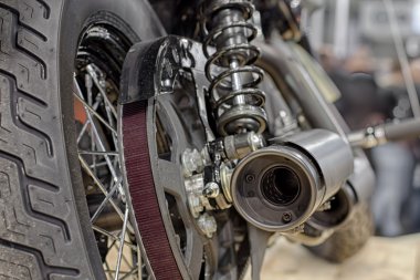 Motosiklet, egzoz borusu detayını arkadan görünüş