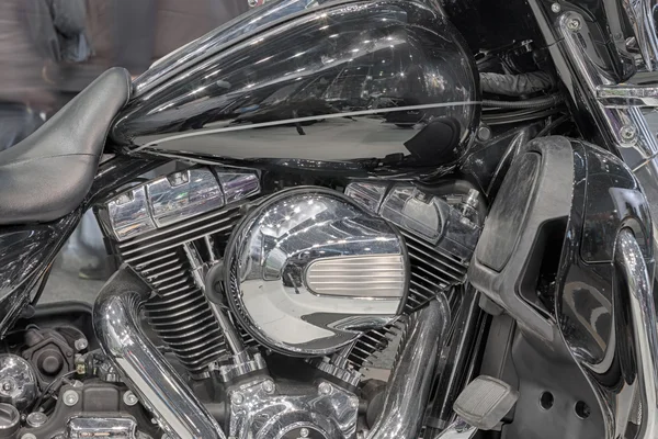 Detail van Twin engine van motorfiets, overdekt foto. — Stockfoto