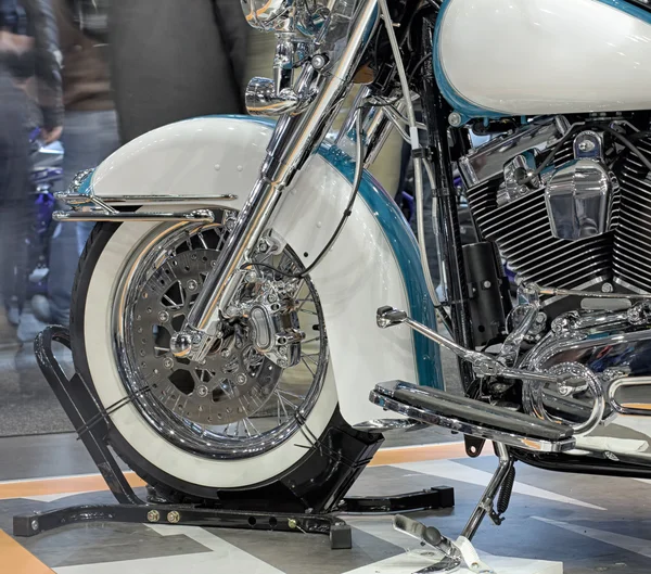 Close up ruota anteriore della moto, foto indoor . — Foto Stock