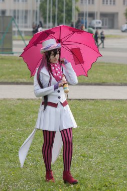 Cosplayer Manga Blue Exorcist gelen Mephisto Pheles gibi giyinmiş