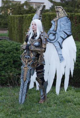 Cosplayer oyun Darksider gelen karakter Uriel gibi giyinmiş