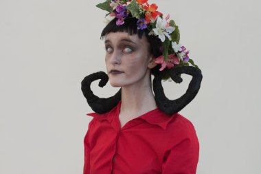 Cosplayer oyun Dont Starve gelen karakter Willow gibi giyinmiş