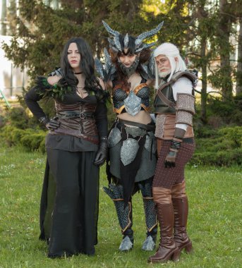 Neltharion, Deathwing karakteri gibi giyinmiş Cosplayer